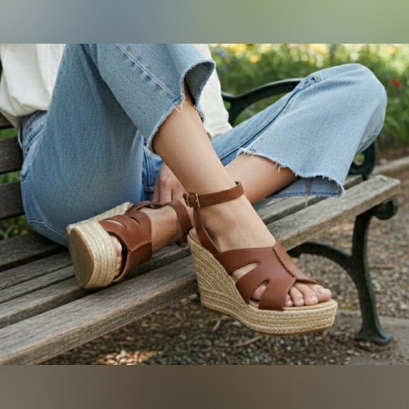 UGG Shoes - Boho UGG 9.5 Chic Brown Leather Wedge Platform Espadrille Sandals New